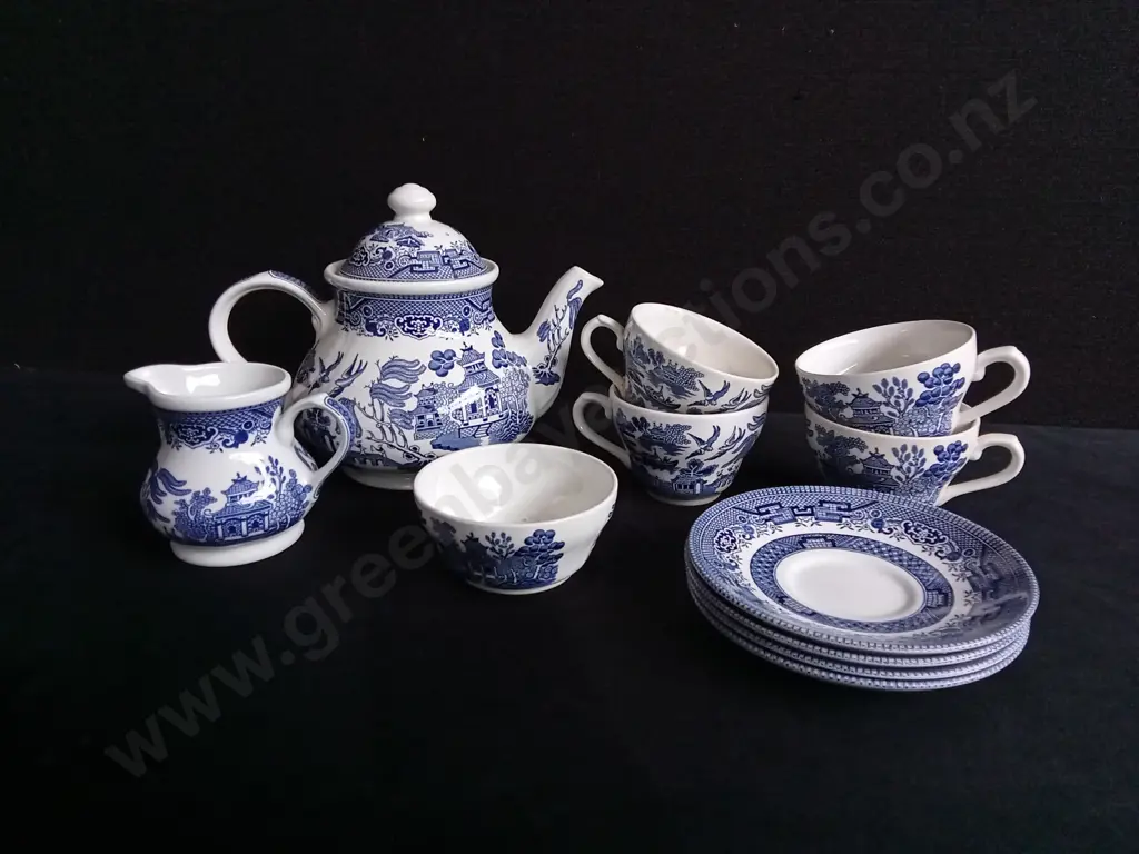 11 PIECES VINTAGE CHURCHILL BLUE WILLOW CHINA TEA SET MADE IN ENGLAND Image 1++