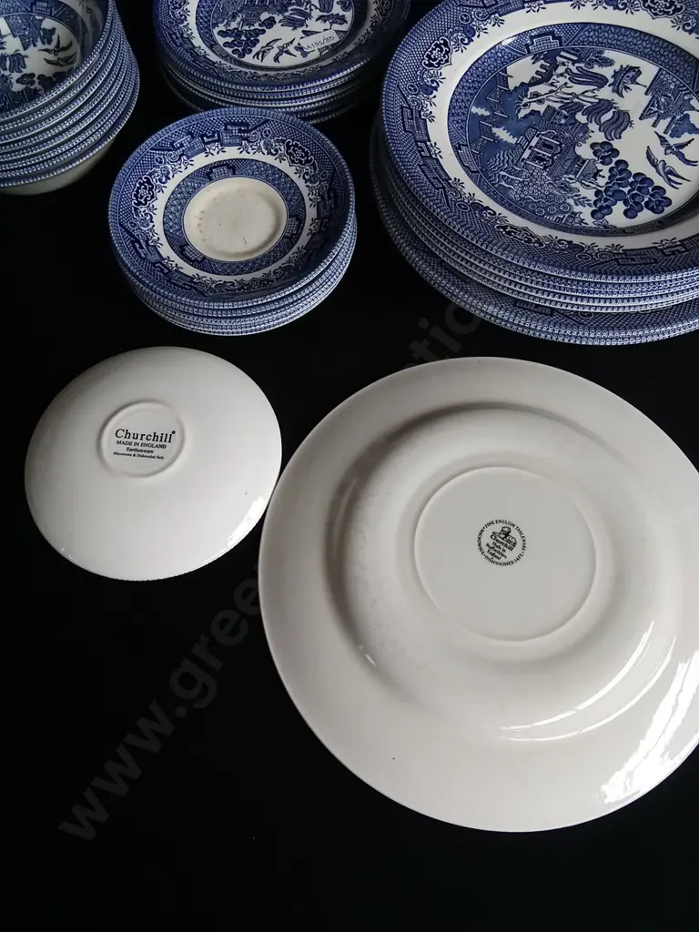 28 PIECES VINTAGE CHURCHILL BLUE WILLOW CHINA DINNER SET MADE IN ENGLAND Image 1++