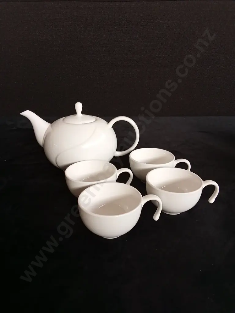 WHITE CERAMIC TEAPOT AND 4 TEACUPS Image 1++