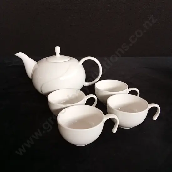 WHITE CERAMIC TEAPOT AND 4 TEACUPS
