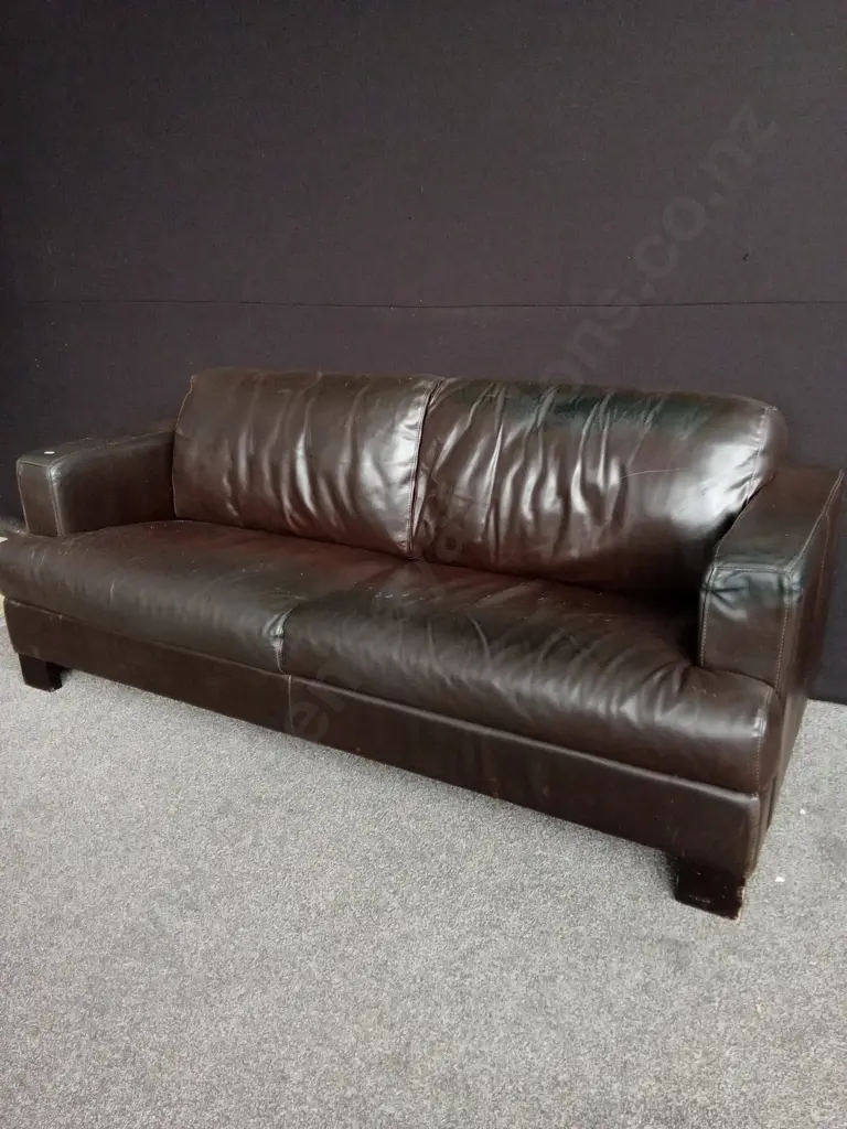 4 SEATER BROWN LEATHER COUCH Image 1++