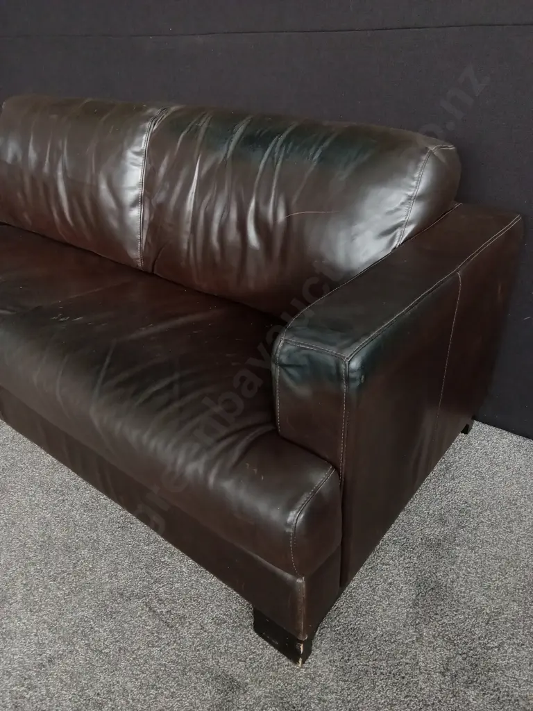 4 SEATER BROWN LEATHER COUCH Image 1++