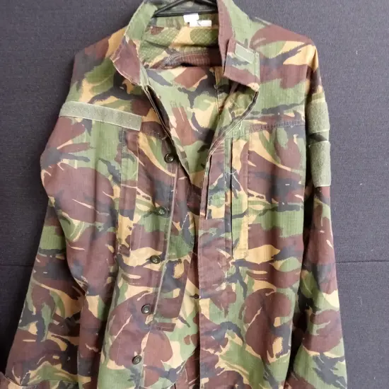 CAMOUFLAGE JACKET AND PANTS SIZE SMALL