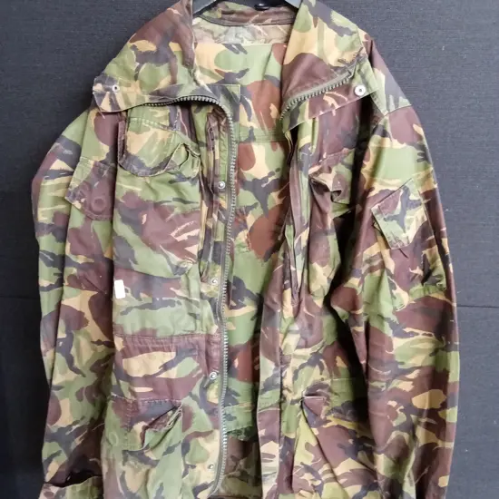 CAMOUFLAGE HOODED JACKET AND PANTS SIZE MEDIUM