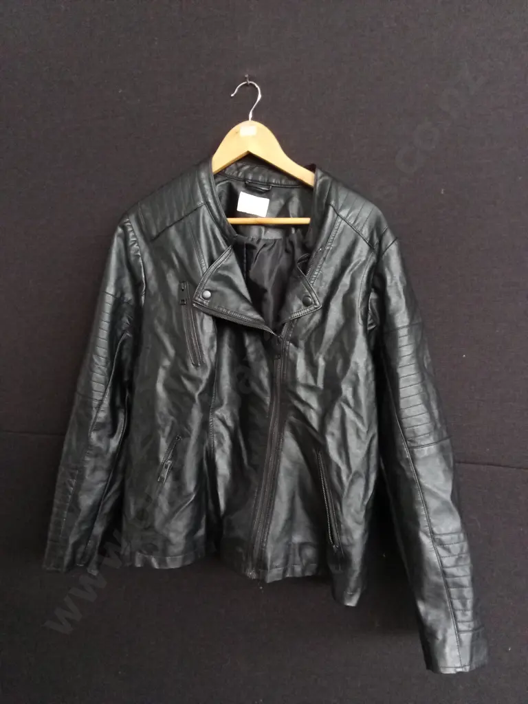 FAUX LEATHER JACKET SIZE 20 Image 1++