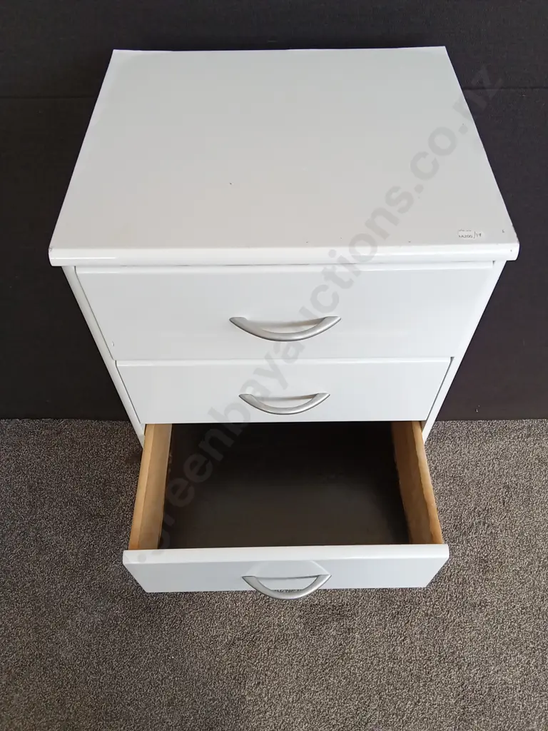 WHITE TALLBOY L17.9CM D116CM H46CM Image 1++