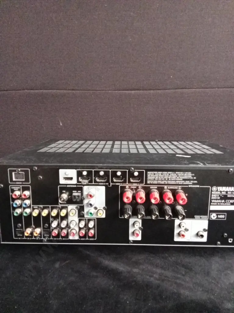 YAMAHA RX-V467 RECEIVER POWERS ON BUT UNTESTED NO REMOTE Image 1++