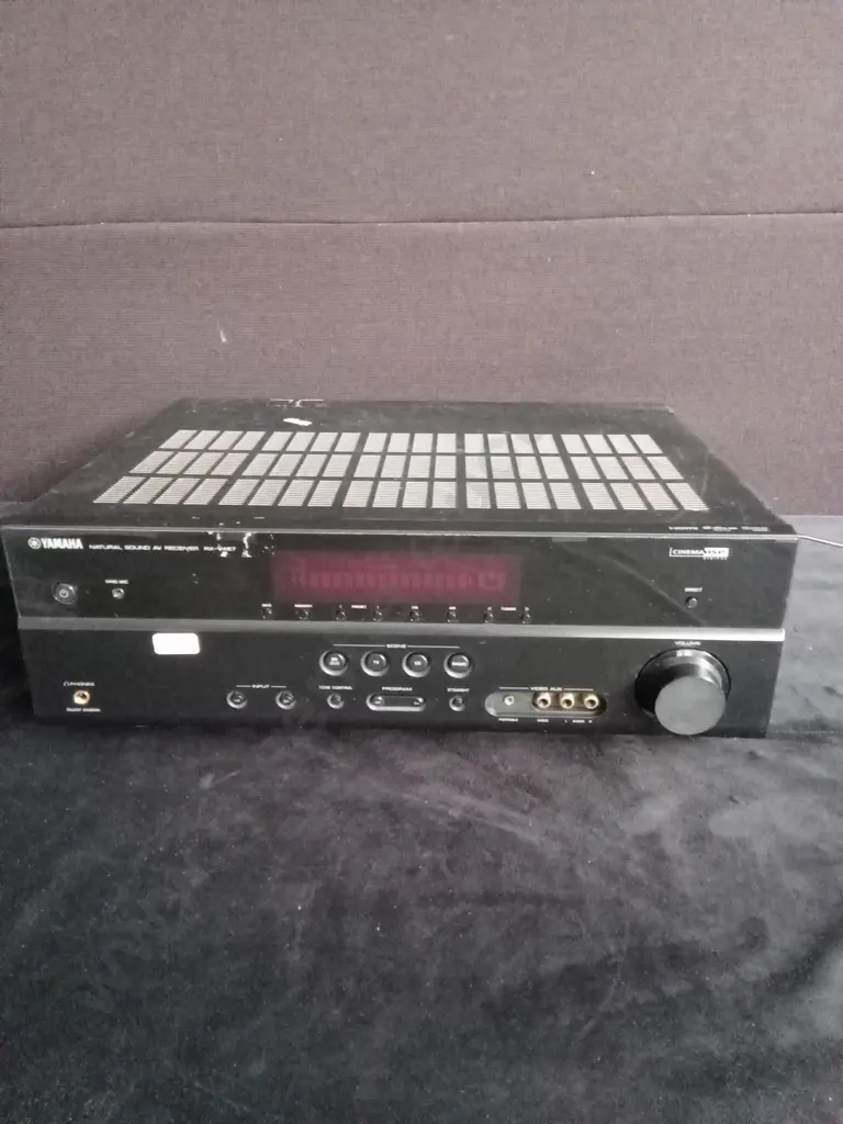 YAMAHA RX-V467 RECEIVER POWERS ON BUT UNTESTED NO REMOTE Image 1++