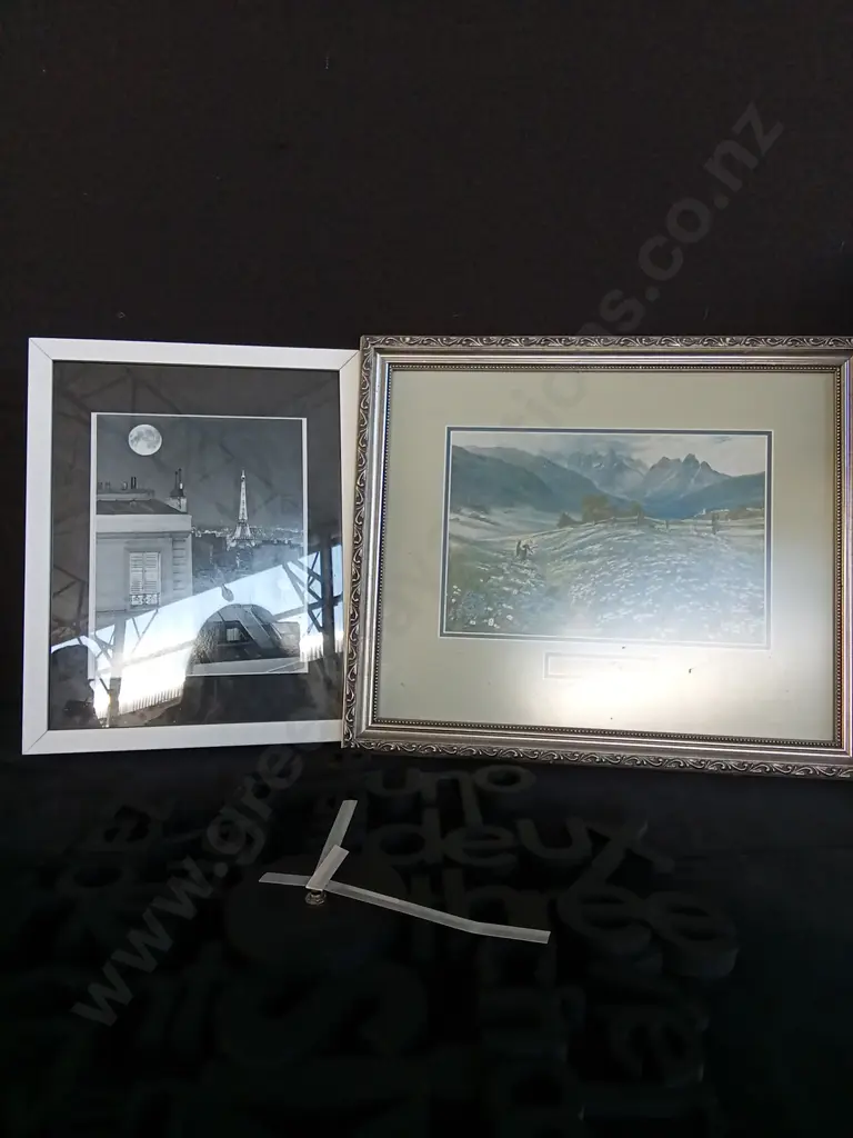 2 FRAMED ARTWORKS AND A CLOCK Image 1++
