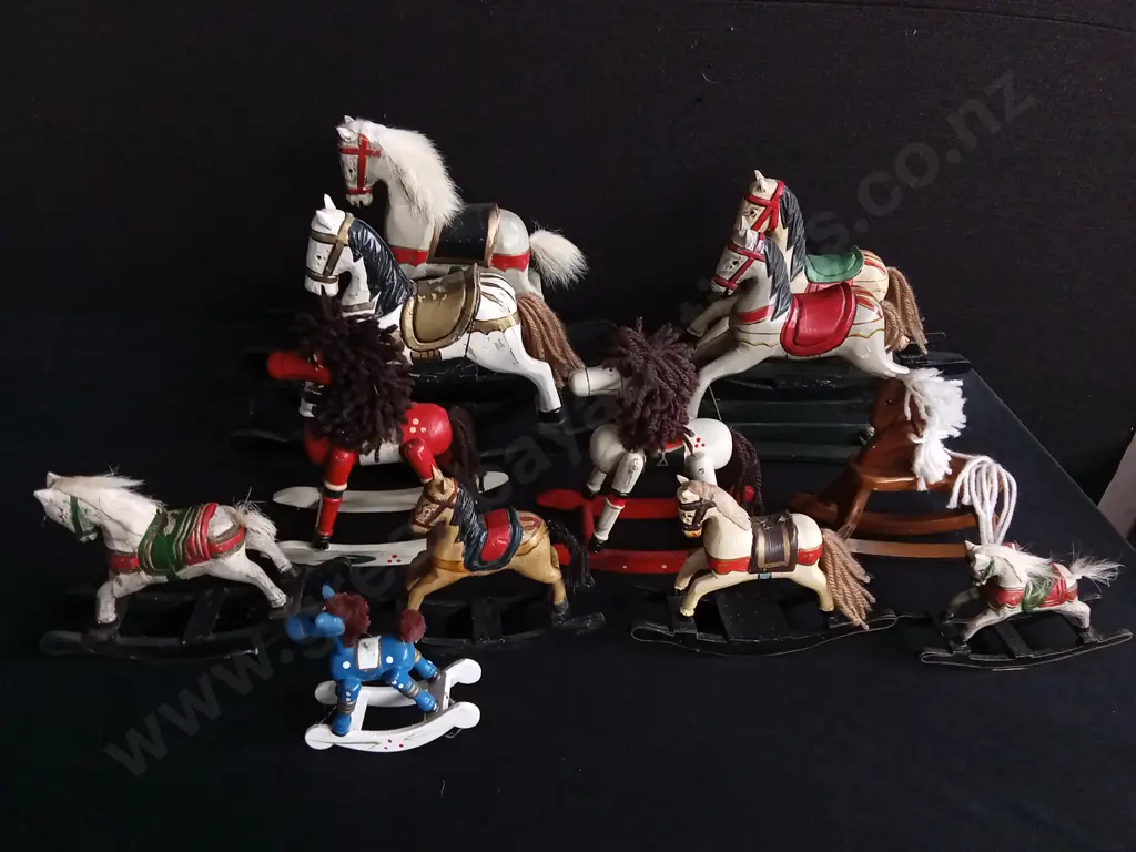 COLLECTION OF VINTAGE ROCKING HORSE FIGURINES Image 1++