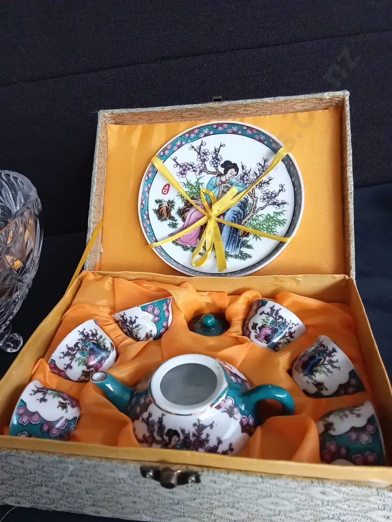 4 VINTAGE ITEMS INCLUDING 1 BOXED CHINESE TEA SET Image 1++