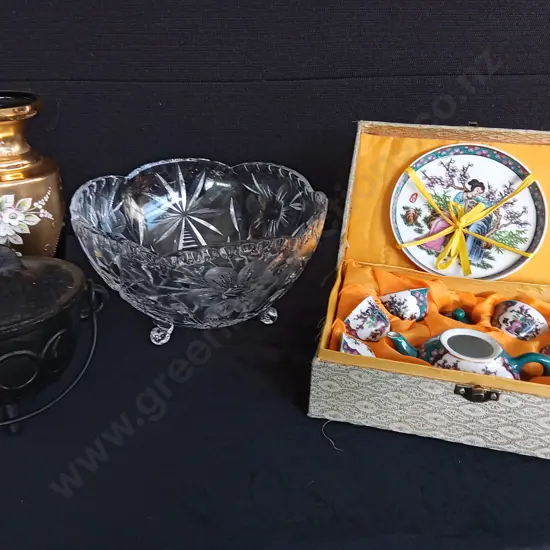 4 VINTAGE ITEMS INCLUDING 1 BOXED CHINESE TEA SET