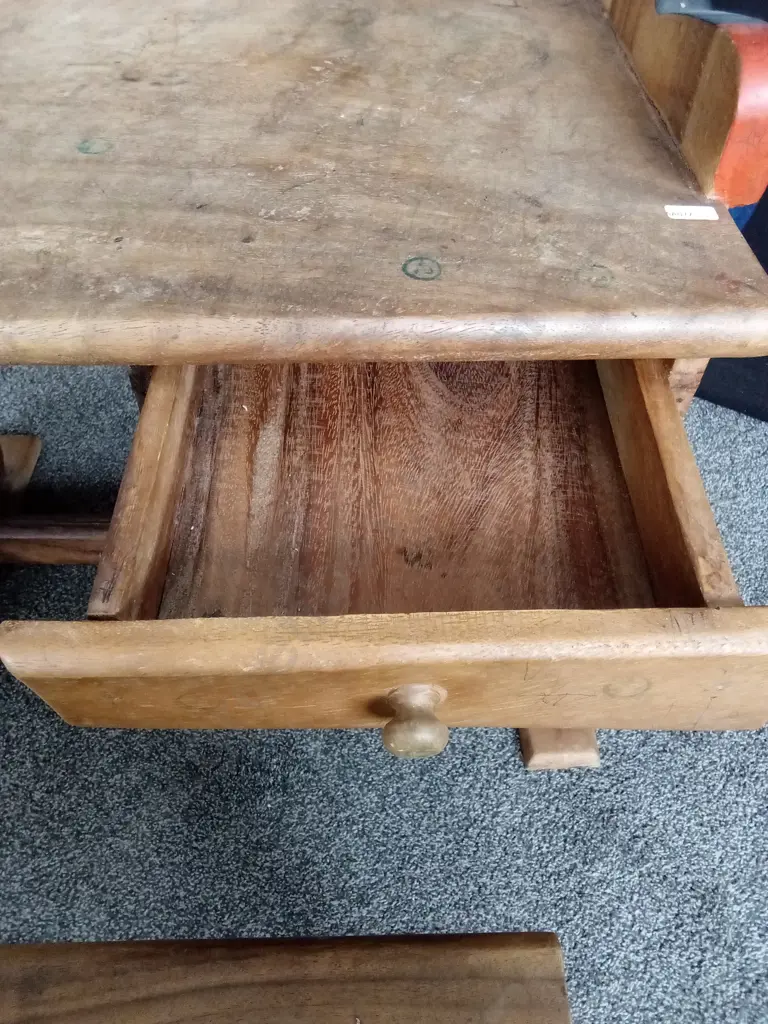 VINTAGE CLOWN CHILDREN'S DESK AND CHAIR Image 1++