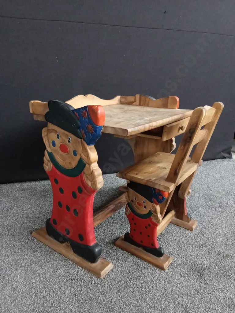 VINTAGE CLOWN CHILDREN'S DESK AND CHAIR Image 1++