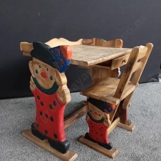 VINTAGE CLOWN CHILDREN'S DESK AND CHAIR