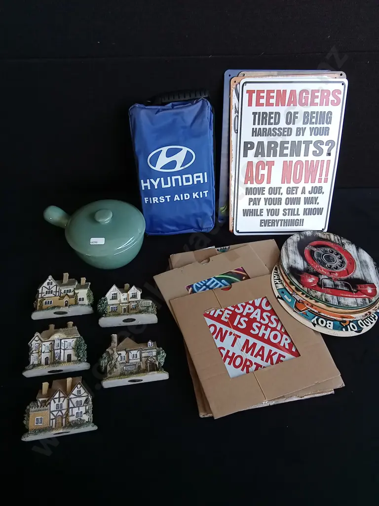 MIX OF ITEMS, INCLUDING STONEWARE POT, DECORATIVE HOUSES, ETC Image 1++