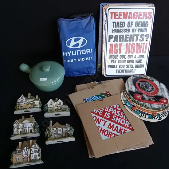 MIX OF ITEMS, INCLUDING STONEWARE POT, DECORATIVE HOUSES, ETC