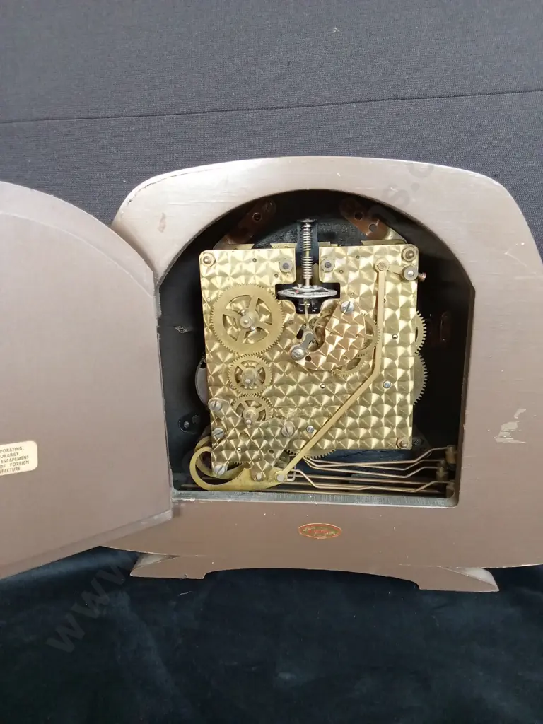 2 VINTAGE MANTEL CLOCKS Image 1++