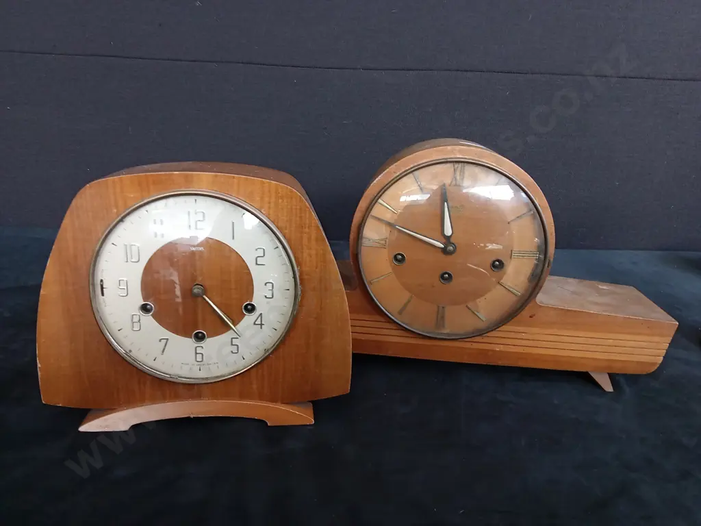 2 VINTAGE MANTEL CLOCKS Image 1++