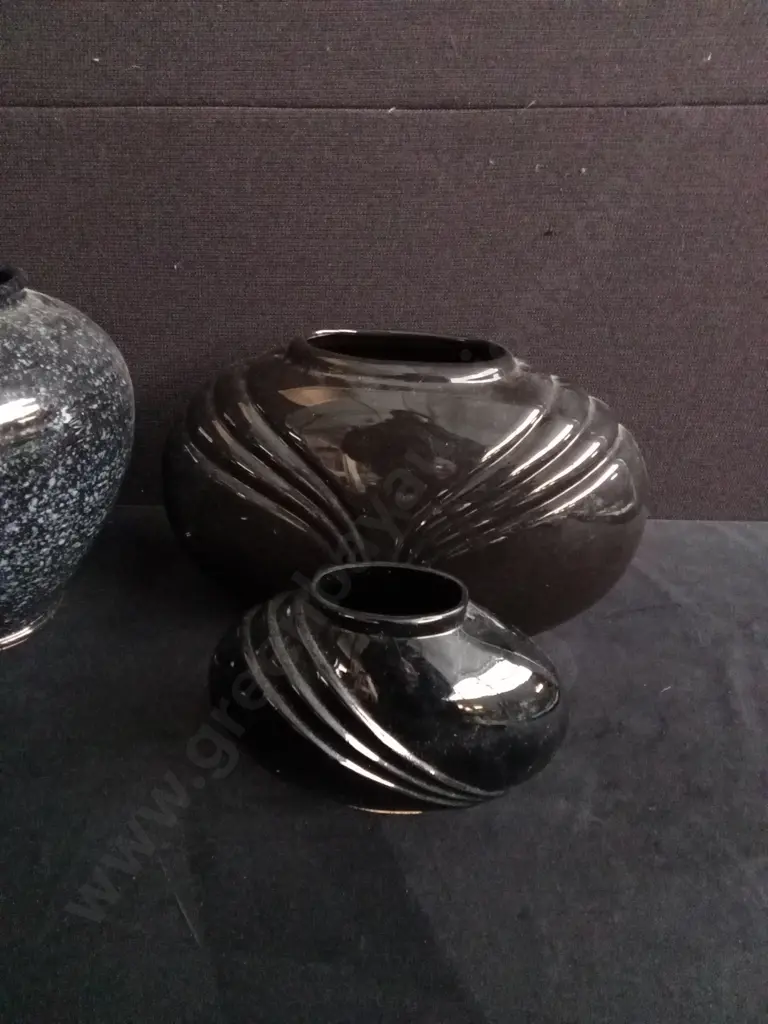 4 PIECES VASES, 2 SETS Image 1++
