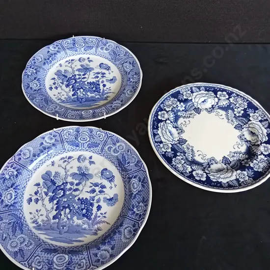 3 DECORATIVE PLATES