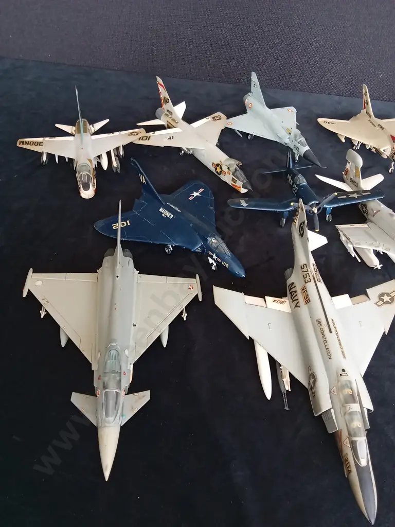 COLLECTION OF VINTAGE AIRCRAFT MODELS Image 1++