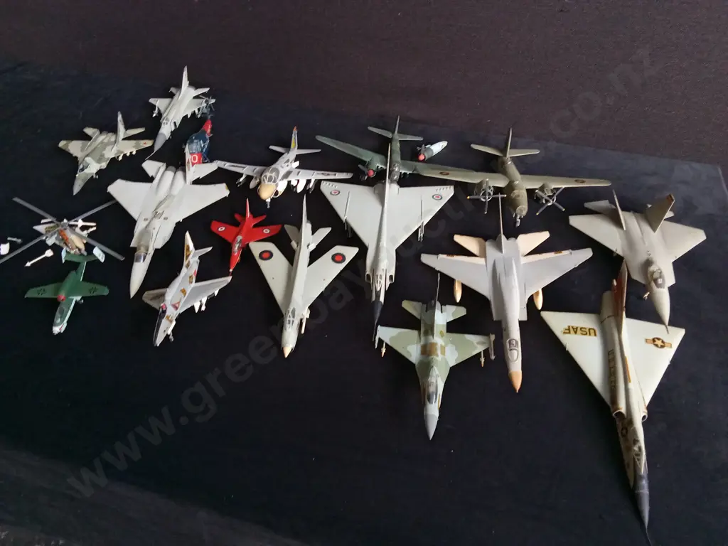 COLLECTION OF VINTAGE MODEL AIRCRAFTS Image 1++