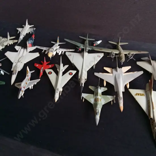 COLLECTION OF VINTAGE MODEL AIRCRAFTS