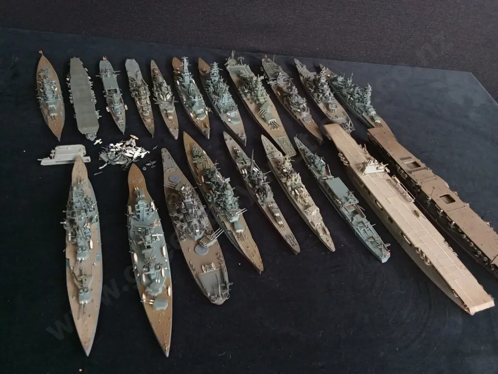 COLLECTION OF VINTAGE NAVAL MODELS Image 1++