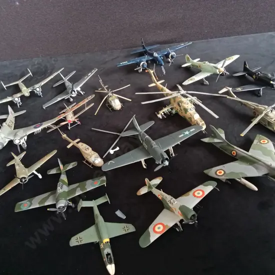 COLLECTION OF VINTAGE AIRCRAFT MODELS
