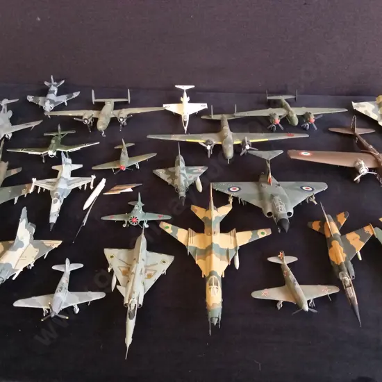 COLLECTION OF VINTAGE AIRCRAFT MODELS