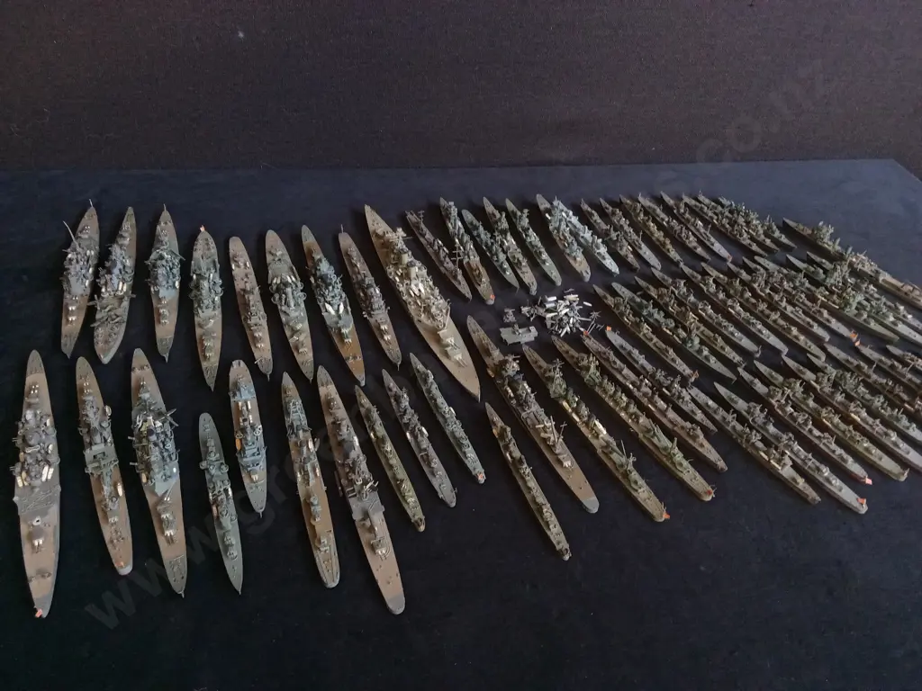 COLLECTION OF VINTAGE NAVAL MODELS Image 1++
