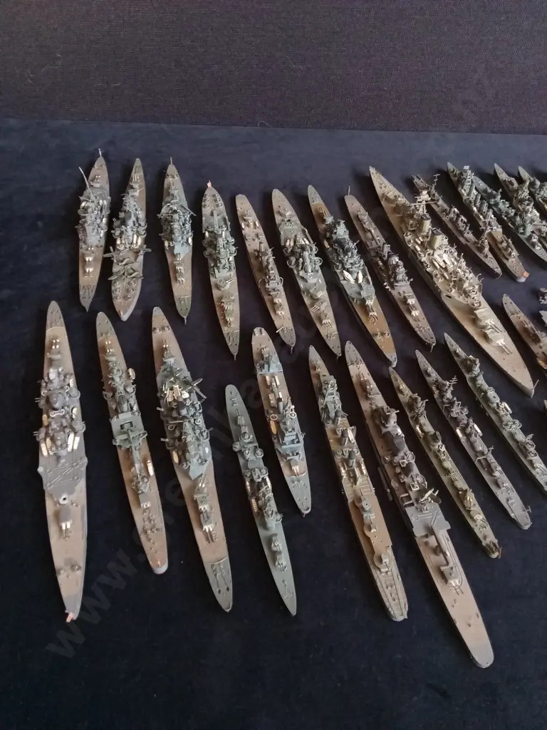 COLLECTION OF VINTAGE NAVAL MODELS Image 1++