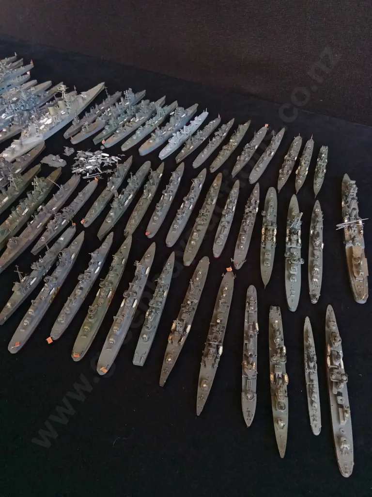 COLLECTION OF VINTAGE NAVAL MODELS Image 1++
