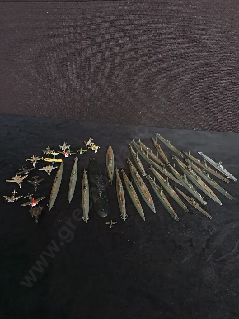 COLLECTION OF SMALL VINTAGE AIRCRAFT AND NAVAL MODELS Image 1++
