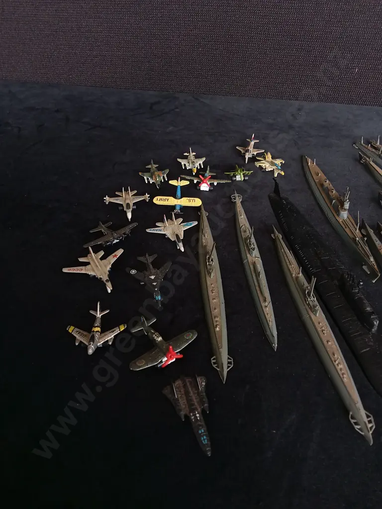 COLLECTION OF SMALL VINTAGE AIRCRAFT AND NAVAL MODELS Image 1++