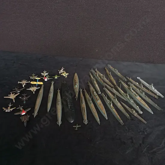 COLLECTION OF SMALL VINTAGE AIRCRAFT AND NAVAL MODELS