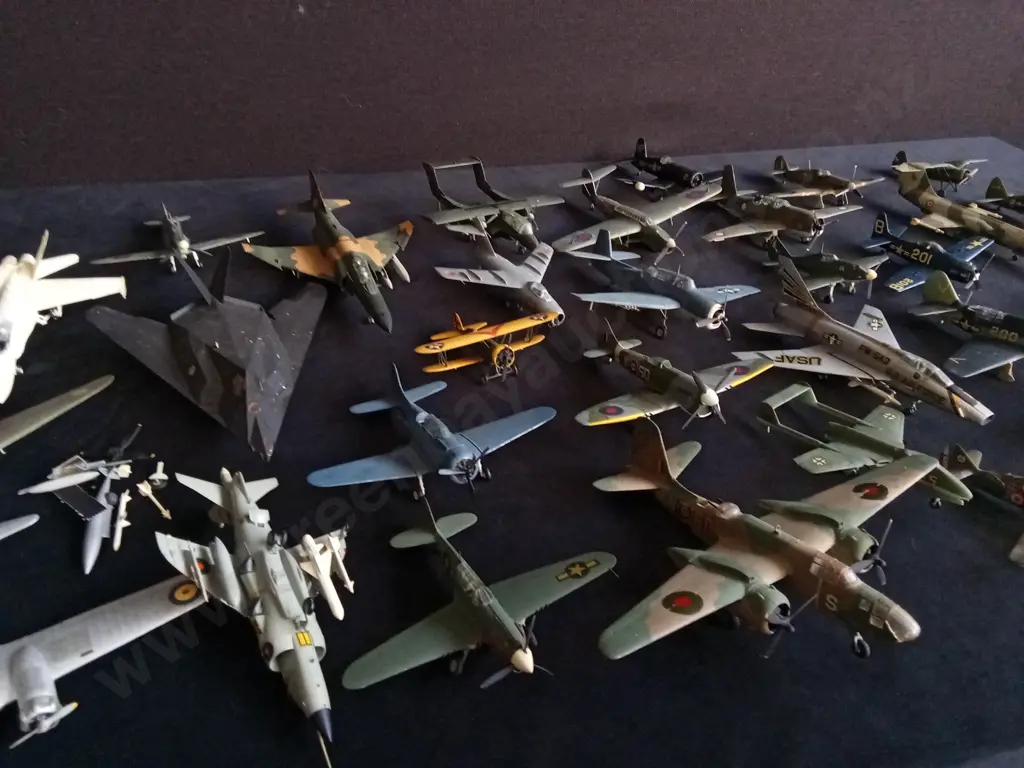 COLLECTION OF VINTAGE MODEL AIRCRAFTS Image 1++