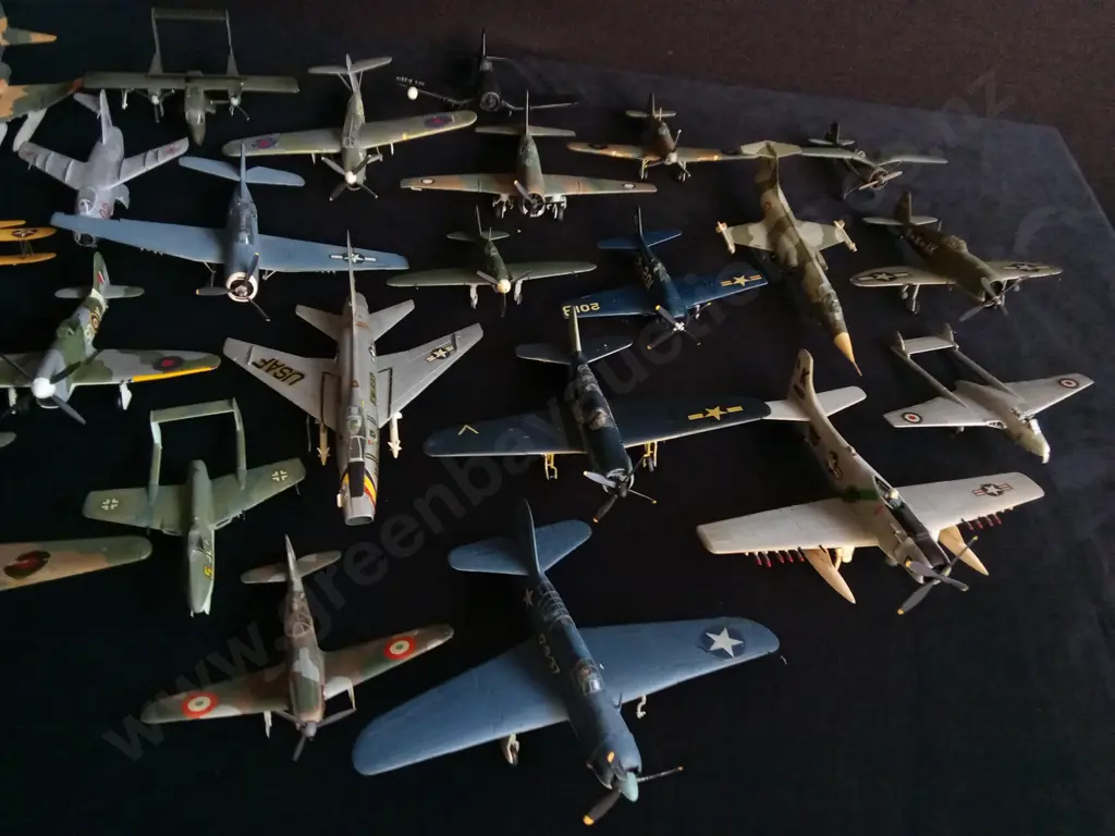 COLLECTION OF VINTAGE MODEL AIRCRAFTS Image 1++