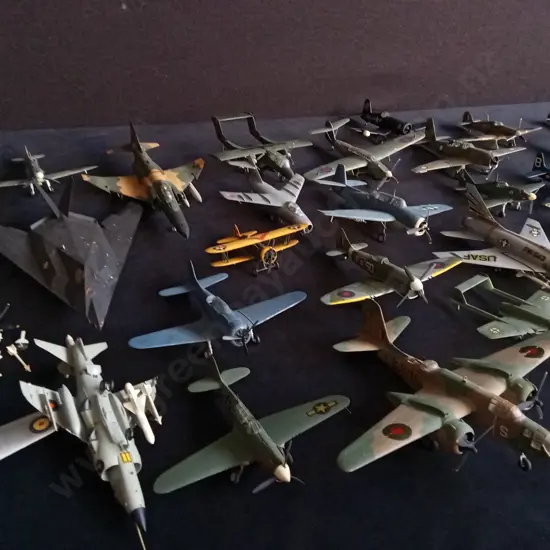 COLLECTION OF VINTAGE MODEL AIRCRAFTS