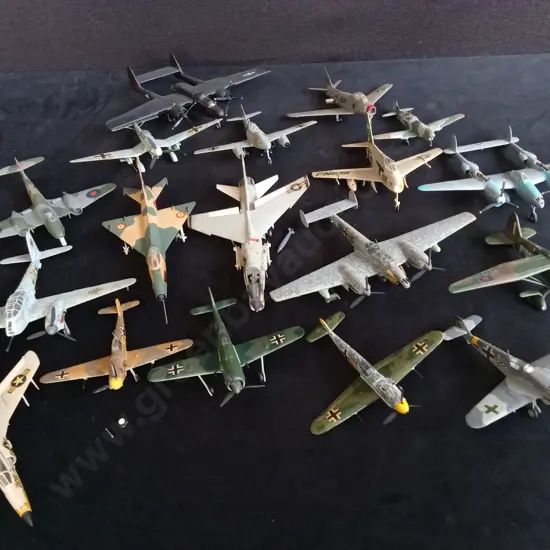 COLLECTION OF VINTAGE AIRCRAFT MODELS
