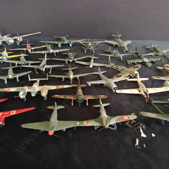 COLLECTION OF VINTAGE AIRCRAFT MODELS