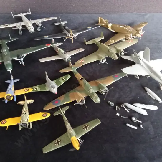 COLLECTION OF VINTAGE AIRCRAFT MODELS