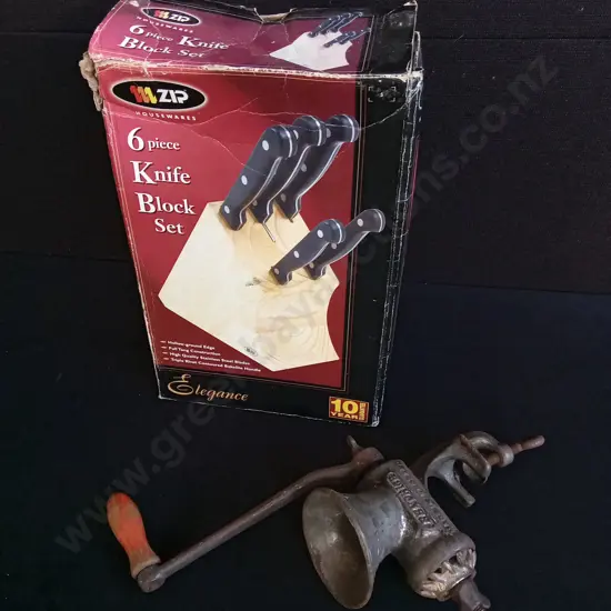 VINTAGE MEAT GRIDNDER AND KNIFE BLOCK SET
