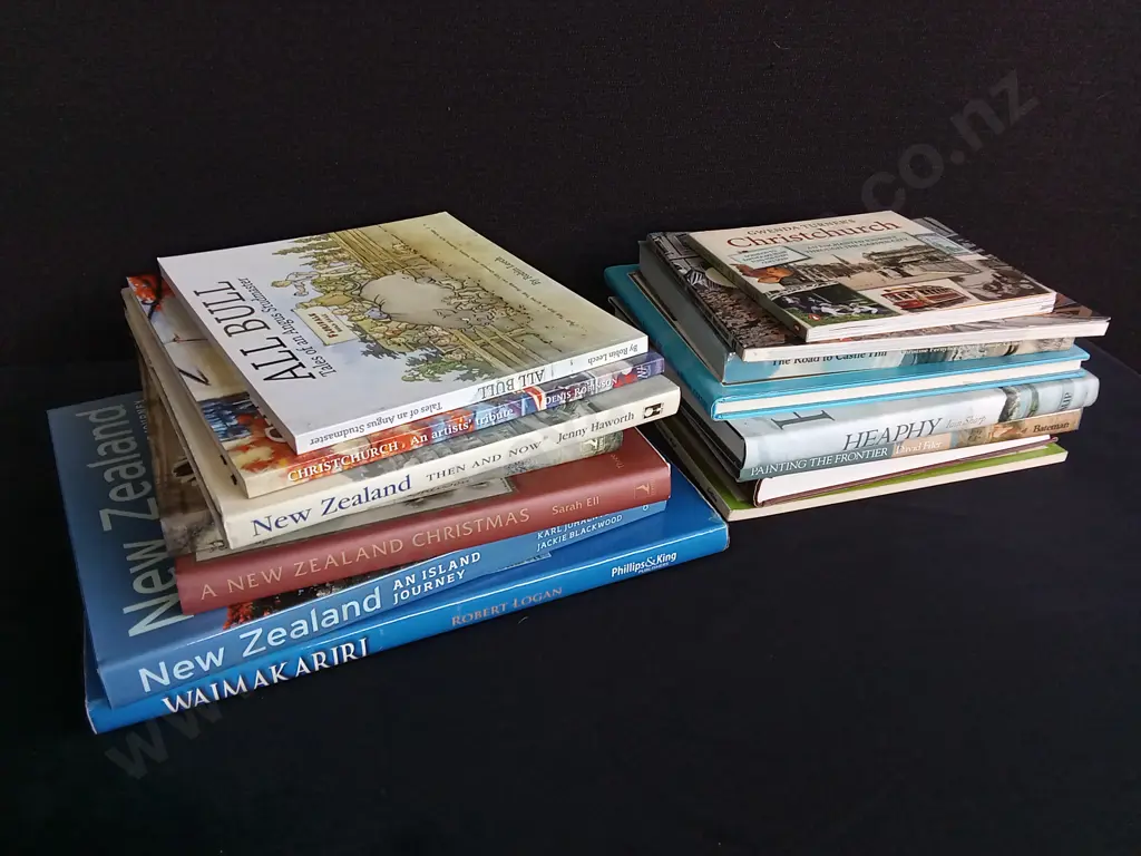 MIX OF NEW ZEALAND BOOKS Image 1++