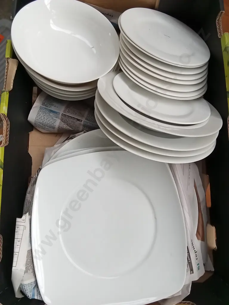 BOX OF PLATES AND BOWLS Image 1++