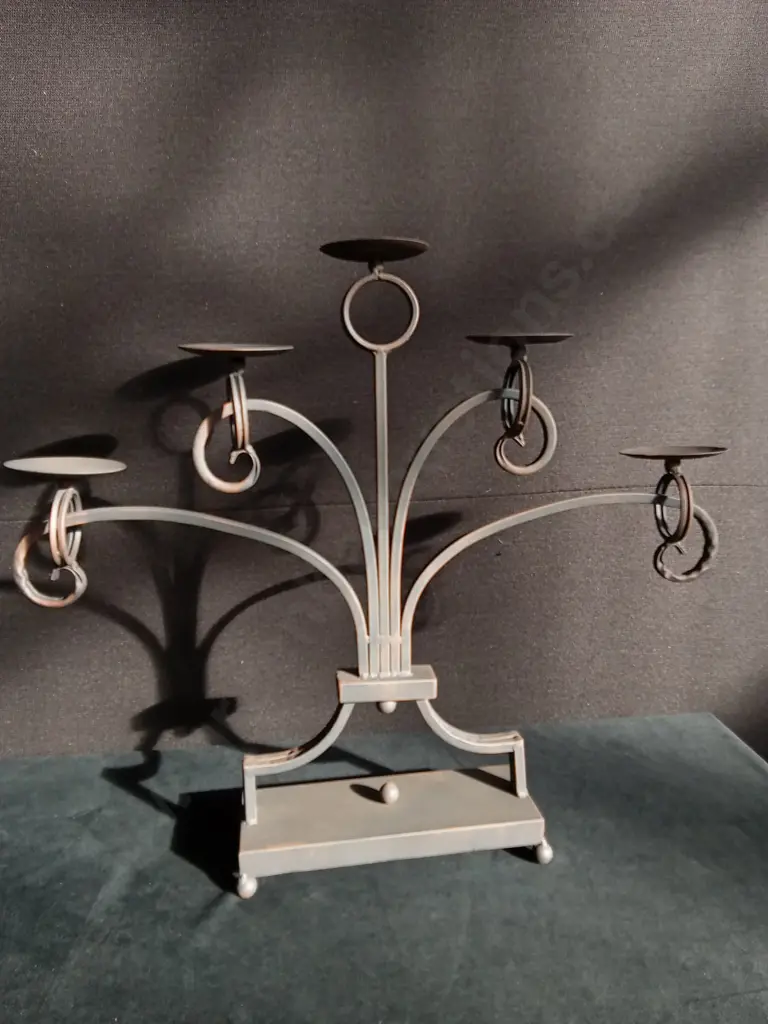 LARGE BRAND NEW CANDLE HOLDER Image 1++