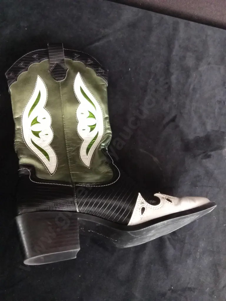 GREEN COWBOY BOOTS SIZE 39 Image 1++