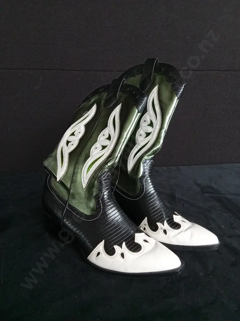GREEN COWBOY BOOTS SIZE 39 Image 1++