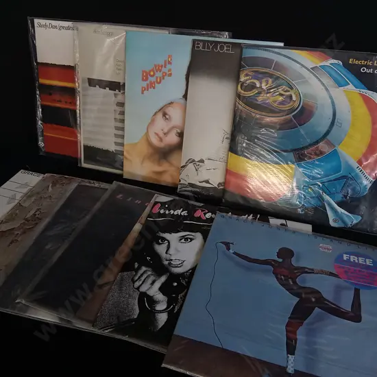 MIX OF 11 VINTAGE RECORDS